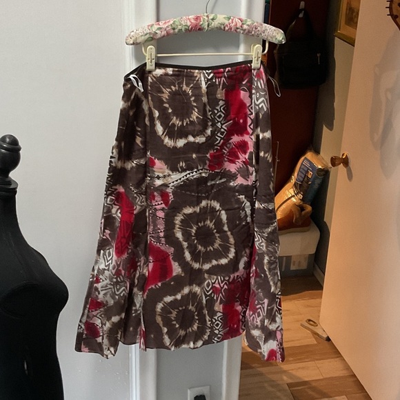 SPANNER Dresses & Skirts - P423. SPANNER Asymmetrical Skirt in Brown and Fuchsia Tie-Dye